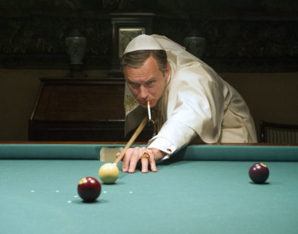 Lenny Belardo dit Pie XIII (Jude Law) dans la Série The Young Pope