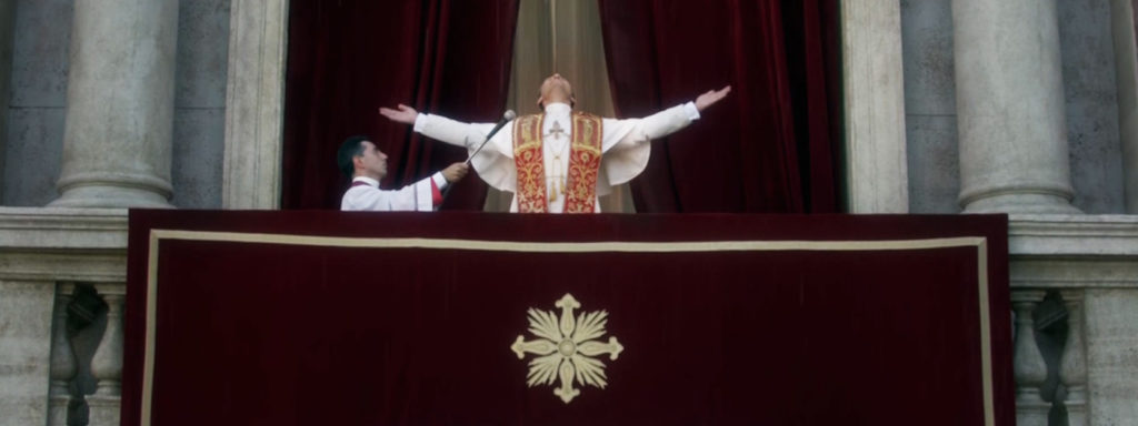 L'élection du présomptueux pape Pie XIII, dans la série The Young Pope : à l'inverse de celle du pape François.