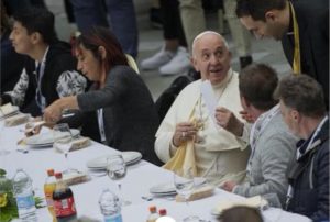 Le pape boit du Coca normal